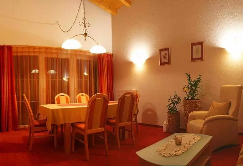 هتل Landhaus Grünberg