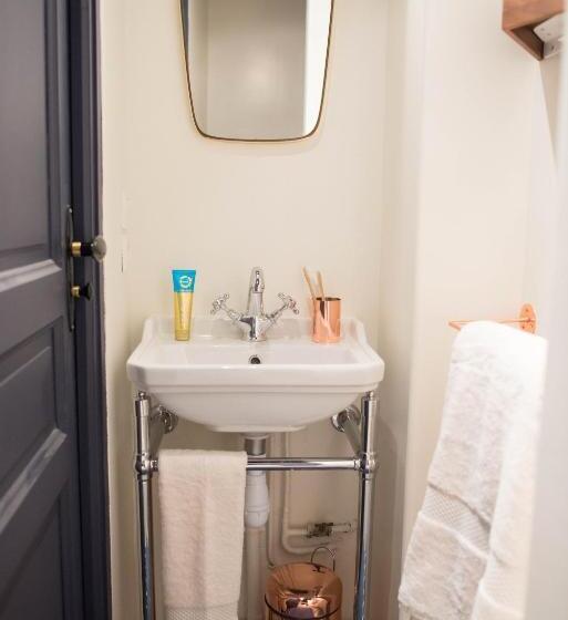 هتل Marnie Et Mister H