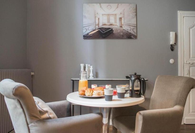 هتل Marnie Et Mister H