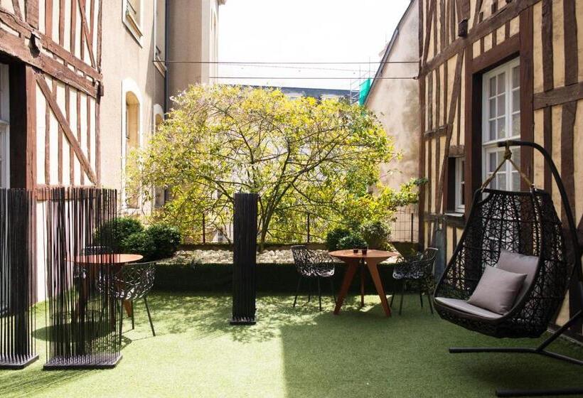 هتل Marnie Et Mister H