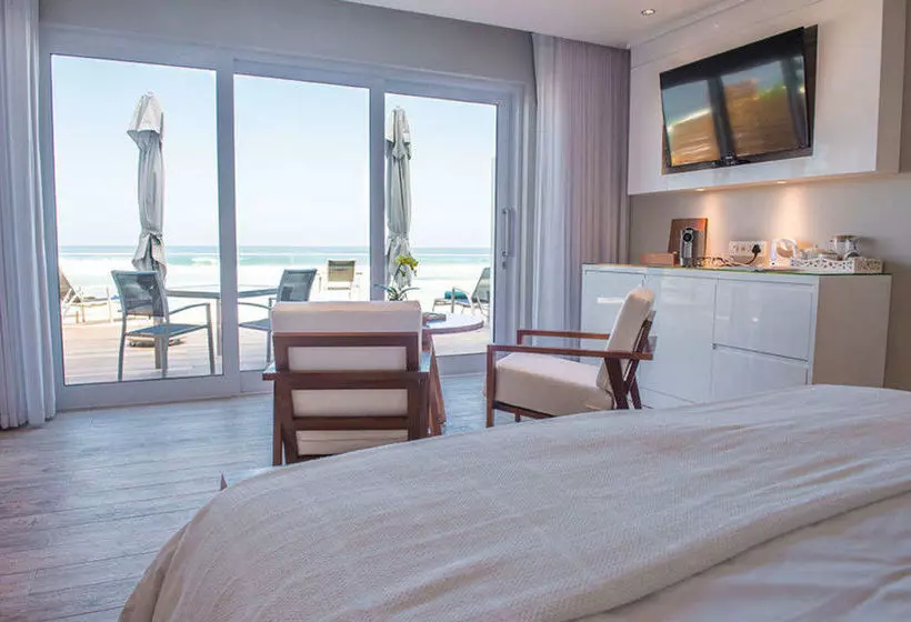 ホテル On The Beach Guest House
