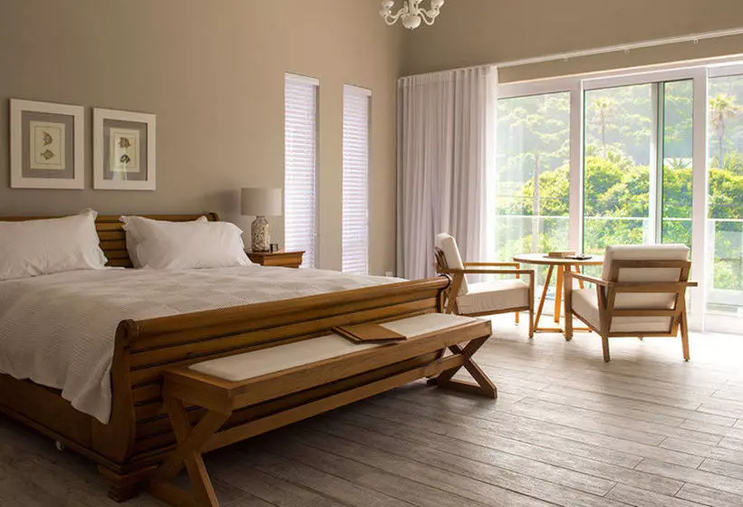 ホテル On The Beach Guest House