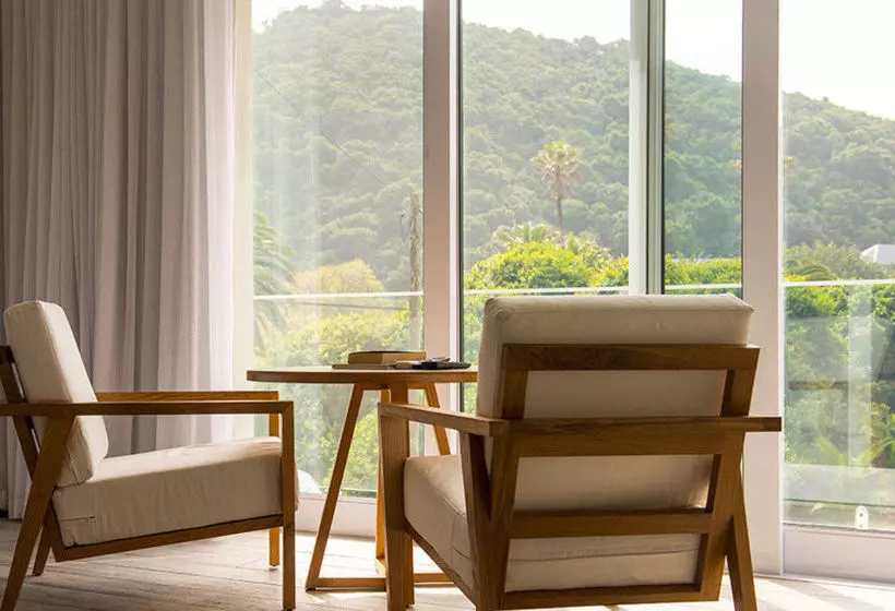 ホテル On The Beach Guest House