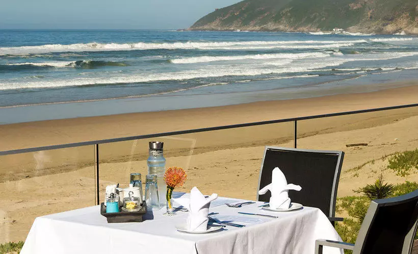 ホテル On The Beach Guest House