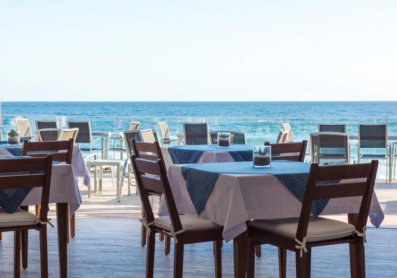 בית מלון כפרי On The Beach Guest House