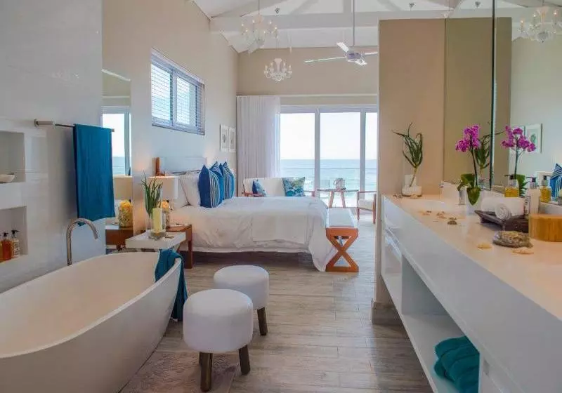 ホテル On The Beach Guest House