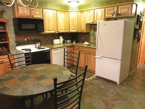 호텔 Three Seasons Condo