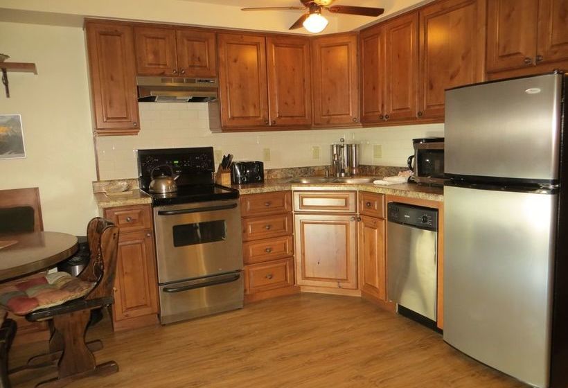 호텔 Three Seasons Condo