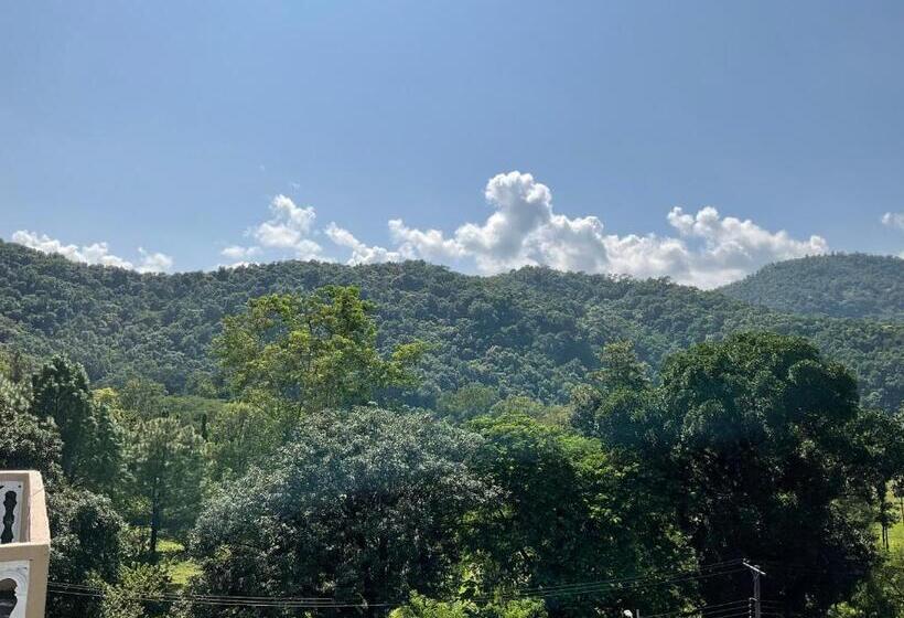 هتل Trekkers Lodge