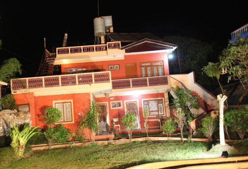 هتل Trekkers Lodge