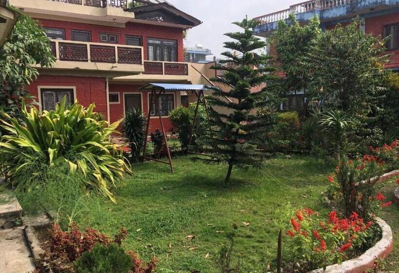 هتل Trekkers Lodge