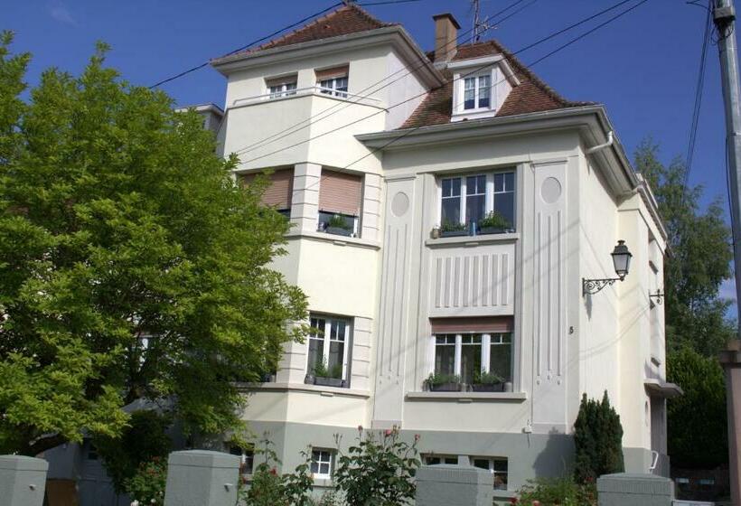 تختخواب و صبحانه La Chambre De Marie