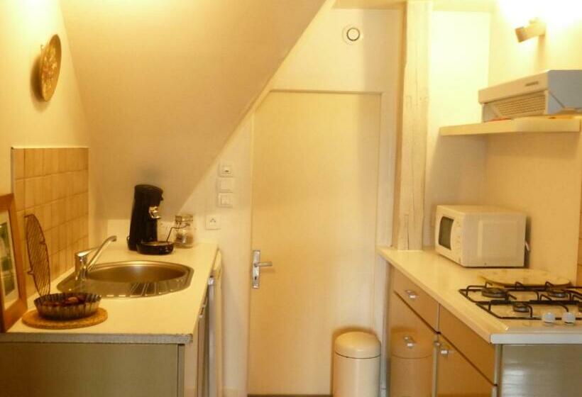 تختخواب و صبحانه La Chambre De Marie