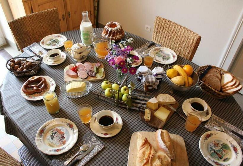 تختخواب و صبحانه La Chambre De Marie