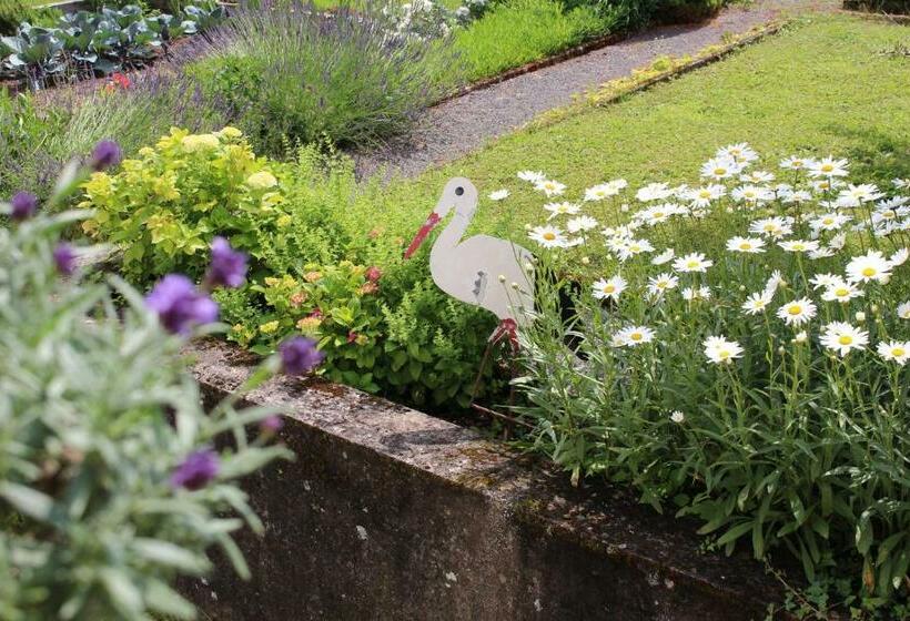 تختخواب و صبحانه La Chambre De Marie