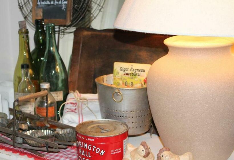 تختخواب و صبحانه La Chambre De Marie