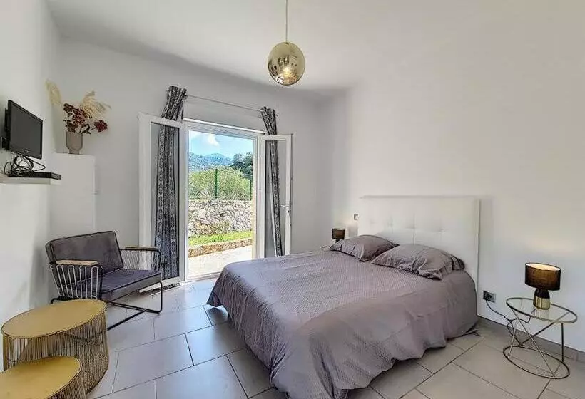 ベッドアンドブレックファースト A Guinguetta