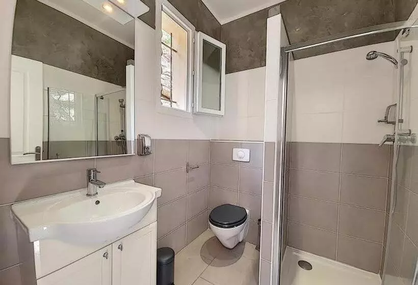 ベッドアンドブレックファースト A Guinguetta