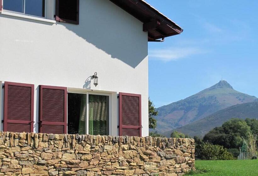 تختخواب و صبحانه Apitoki