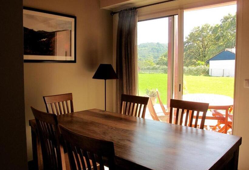 تختخواب و صبحانه Apitoki