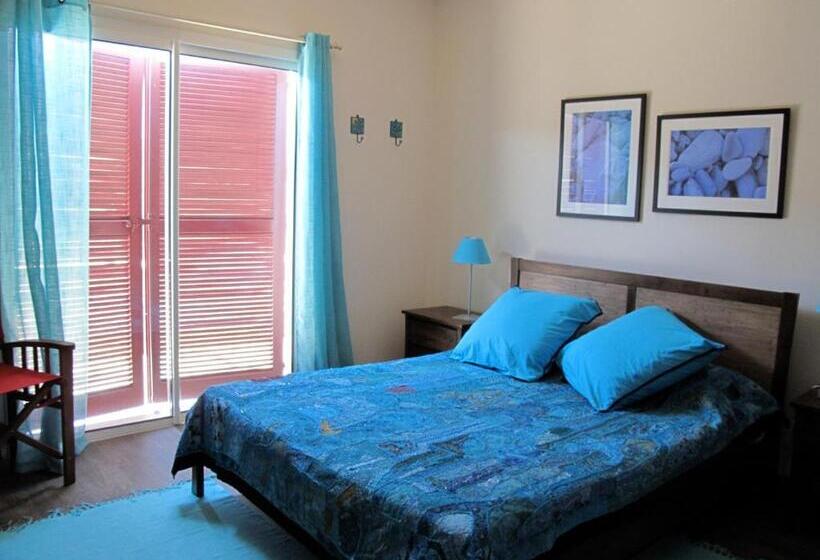 تختخواب و صبحانه Apitoki