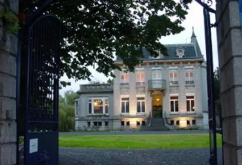Aamiaismajoitus (B&B) Au Château Des Thermes
