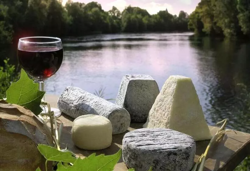 تختخواب و صبحانه Chambres D'hôtes Et Table D'hôtes L'intemporelle