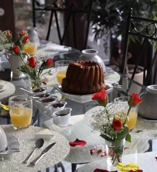 تختخواب و صبحانه Chambres D'hôtes Et Table D'hôtes L'intemporelle
