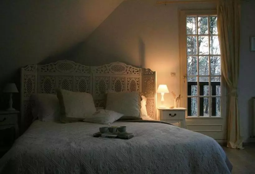 تختخواب و صبحانه Chambres D'hôtes Et Table D'hôtes L'intemporelle