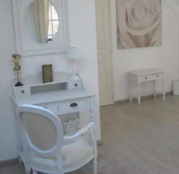 تختخواب و صبحانه Chambres D'hôtes Et Table D'hôtes L'intemporelle