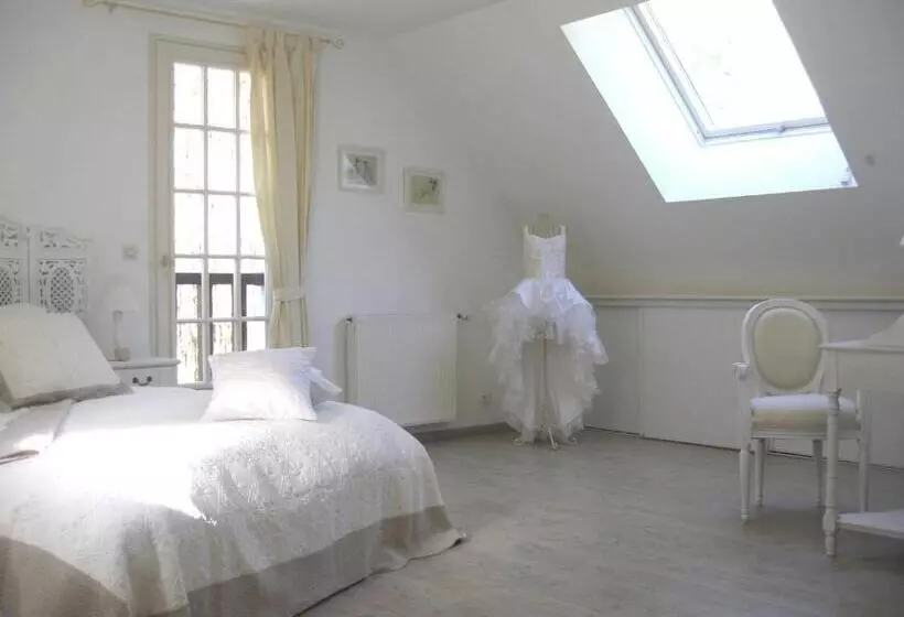 تختخواب و صبحانه Chambres D'hôtes Et Table D'hôtes L'intemporelle