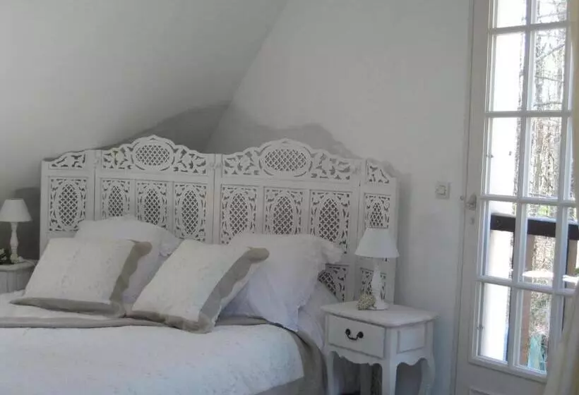 تختخواب و صبحانه Chambres D'hôtes Et Table D'hôtes L'intemporelle