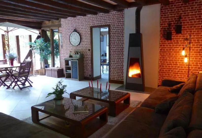 تختخواب و صبحانه Chambres D'hôtes Et Table D'hôtes L'intemporelle