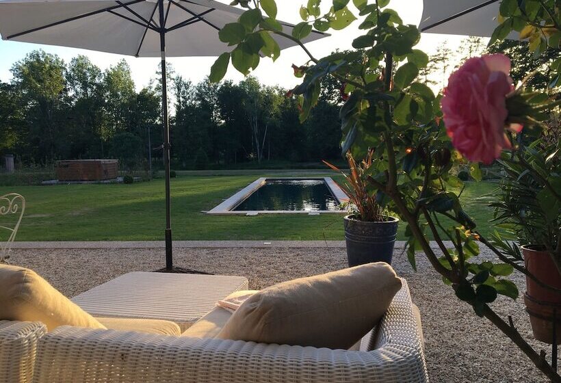 צימר Château De La Giraudière