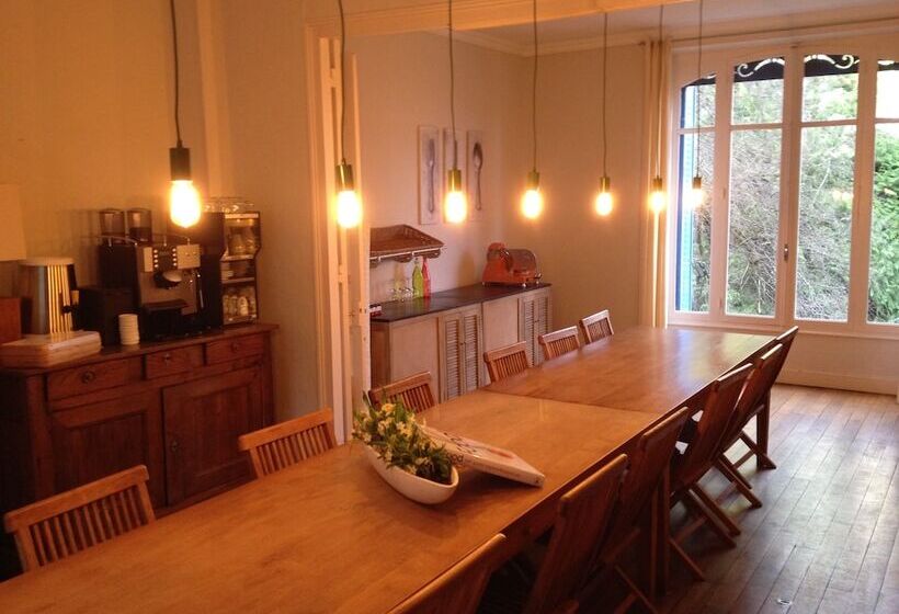 تختخواب و صبحانه Le Parc Des 4 Saisons