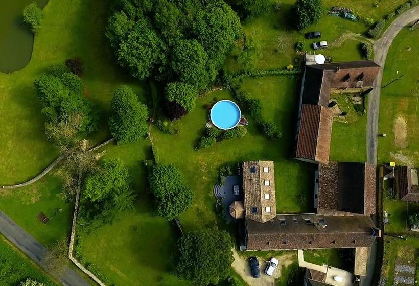 ベッドアンドブレックファースト Les Camelias