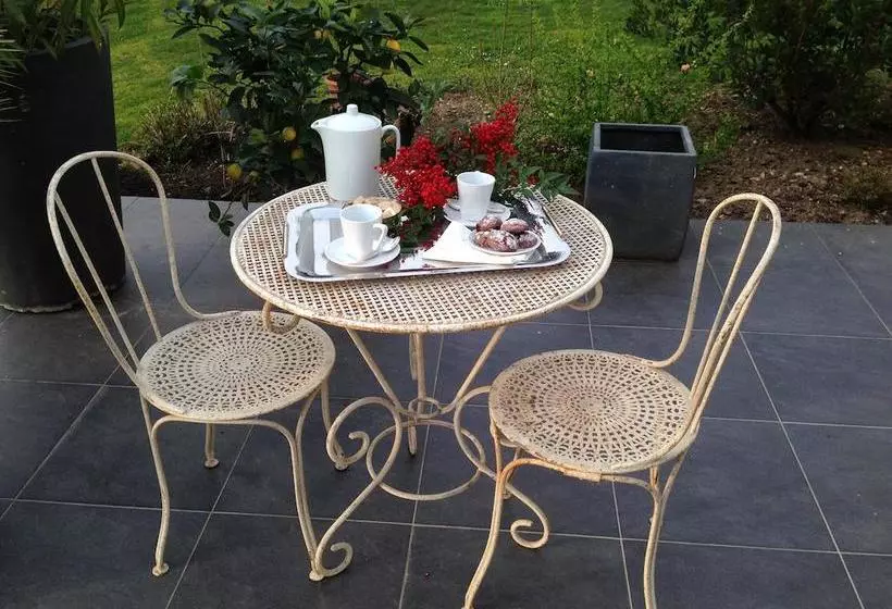 Aamiaismajoitus (B&B) Les Camelias