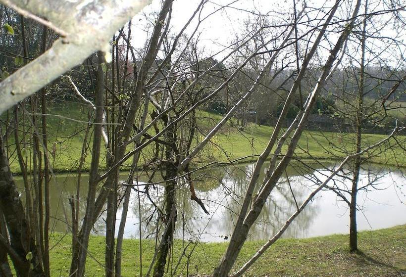 ベッドアンドブレックファースト Les Camelias