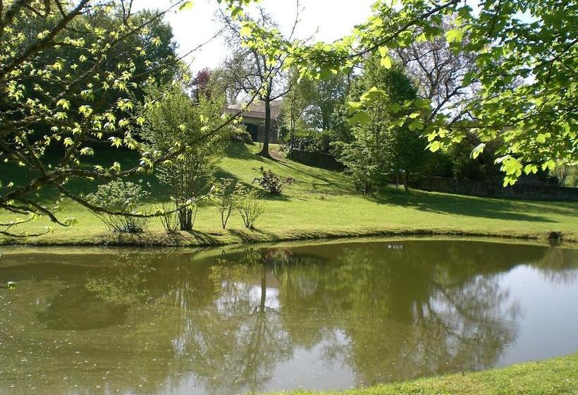 ベッドアンドブレックファースト Les Camelias