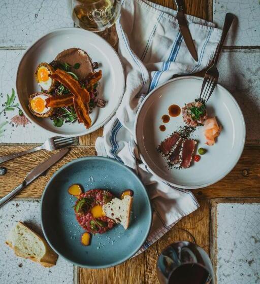 هتل La Taverne