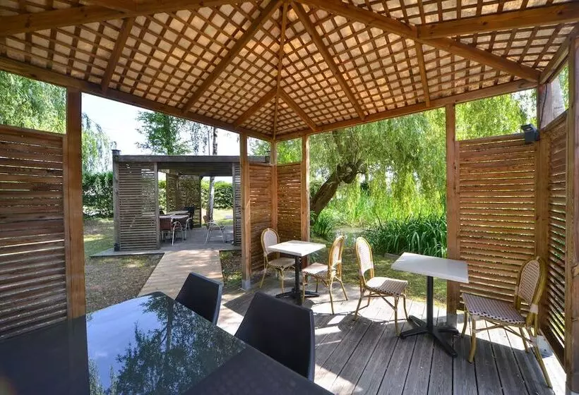 Logis   Hotel Restaurant La Mire