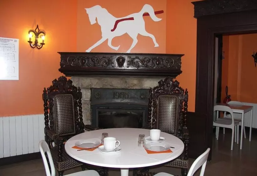 Logis   Hotel Restaurant La Mire