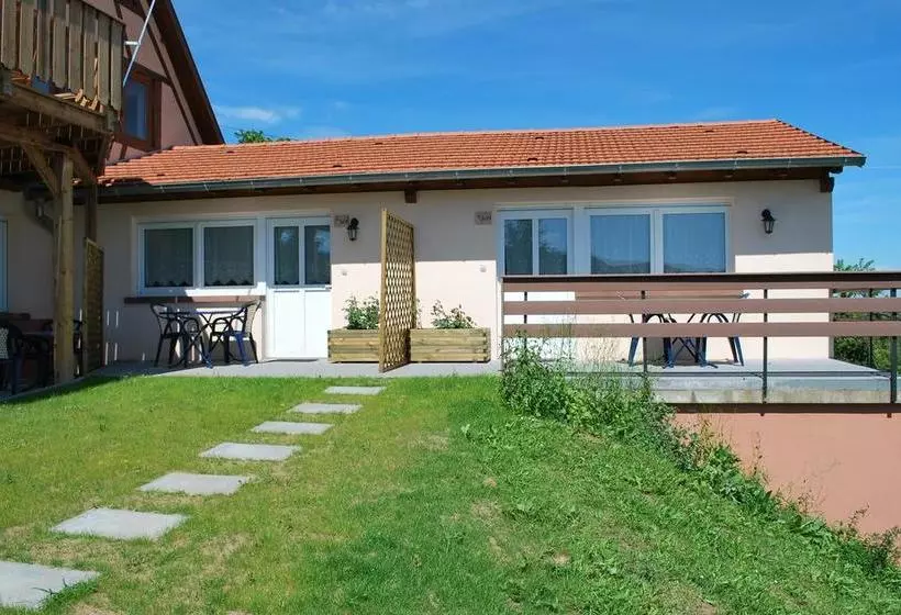 Aamiaismajoitus (B&B) Chambres D'hôtes Les Vignes