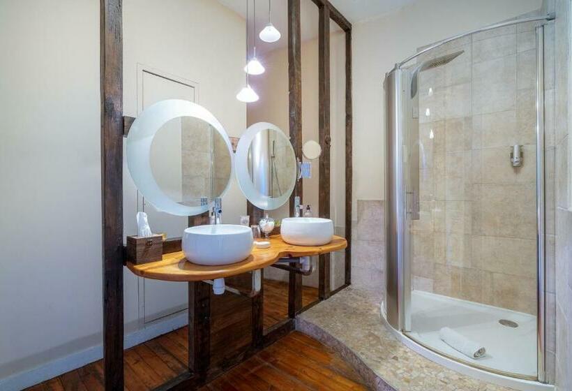 مبيت وإفطار H De Surgères