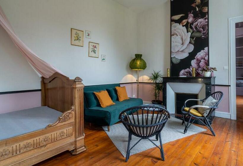 مبيت وإفطار H De Surgères