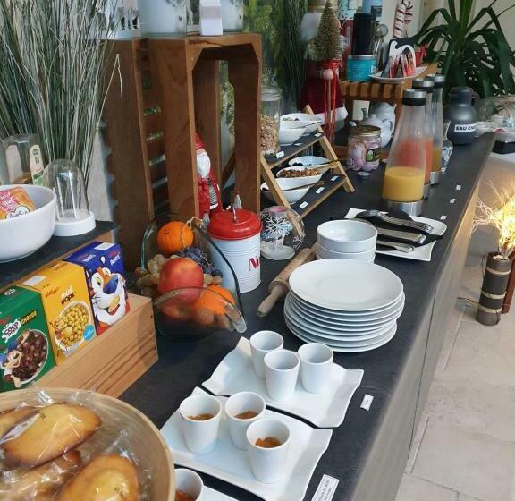 مبيت وإفطار H De Surgères