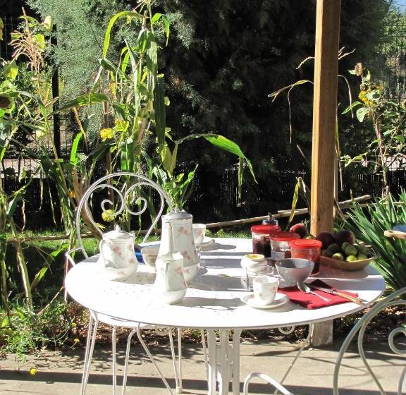 민박 La Gare De Millas Chambres D'hôtes