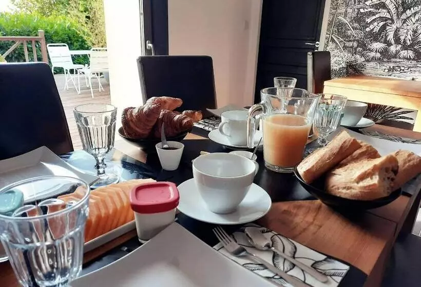 تختخواب و صبحانه La Grange