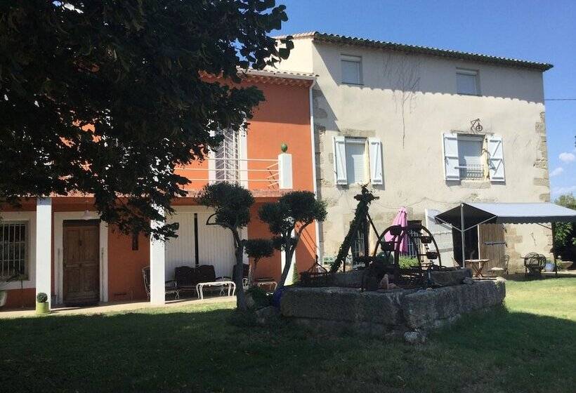 تختخواب و صبحانه Les Jardins Du Rebaut