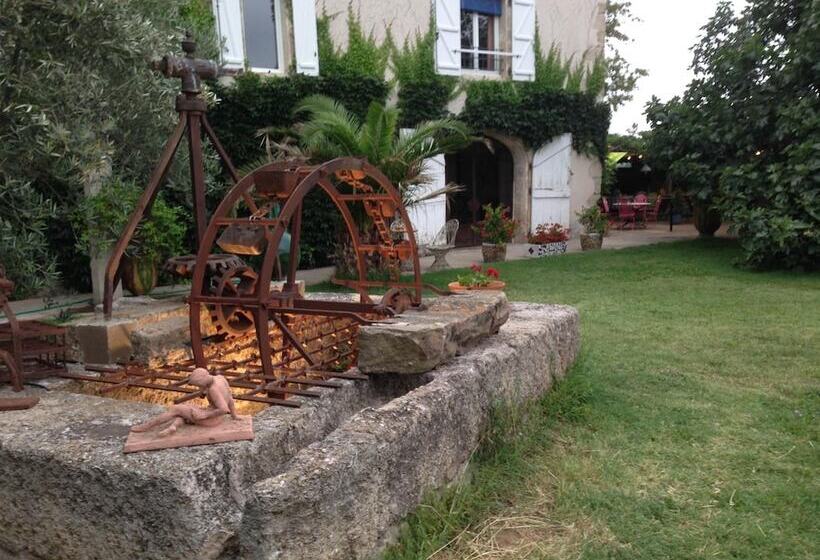 تختخواب و صبحانه Les Jardins Du Rebaut